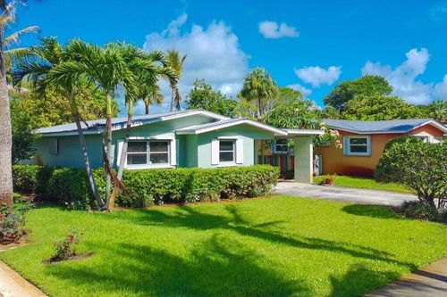 262 Se Monterey Ave, Stuart, FL, 34996-1307 | Card Image