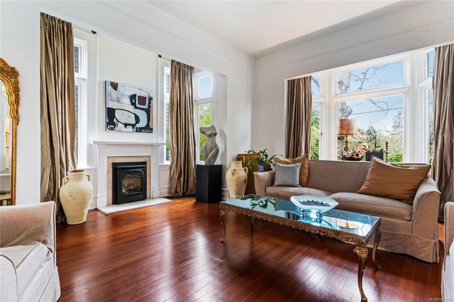 1023 St Charles St, House other with 3 bedrooms, 3 bathrooms and 6 parking in Victoria BC | Image 10
