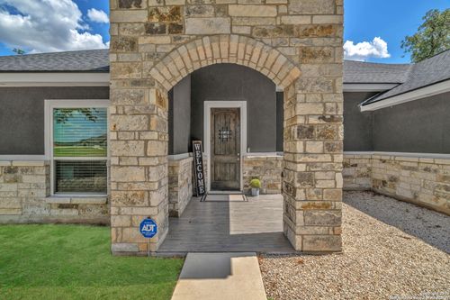 221 Cibolo Ridge Dr, La Vernia, TX, 78121-5950 | Card Image