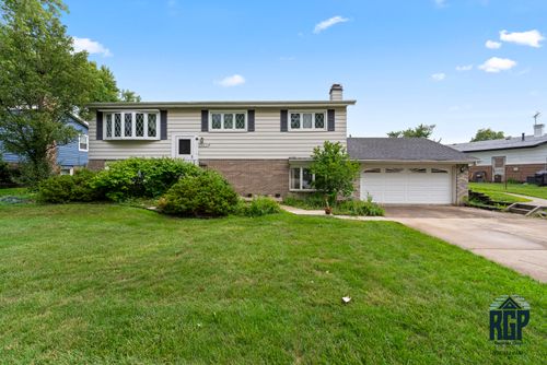 9013 W 91st Pl, Hickory Hills, IL, 60457-1633 | Card Image