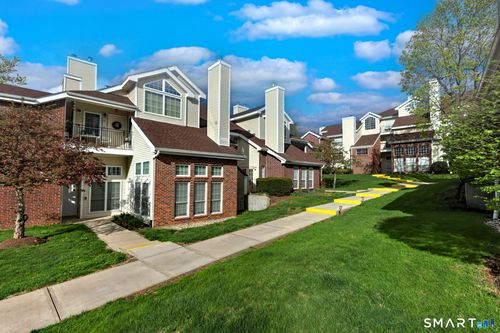 138-138 Carriage Crossing Ln, Middletown, CT, 06457-5832 | Card Image