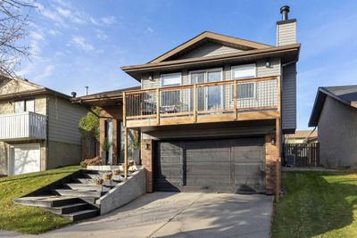 43 Berkshire Rd Nw, House other with 3 bedrooms, 3 bathrooms and 2 parking in Calgary AB | Image 1