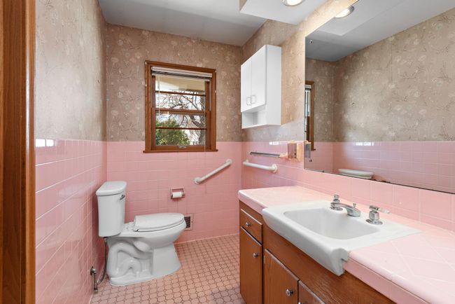 Vintage Primary/Owner's Full Walk-Through Bathroom with additional 1/2 bathroom! | Image 26