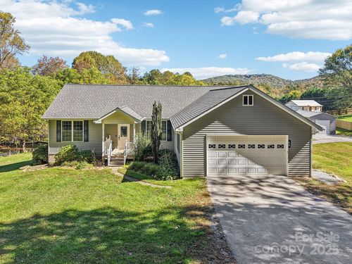 64 My Mountain Ln, Hendersonville, NC, 28739-7355 | Card Image