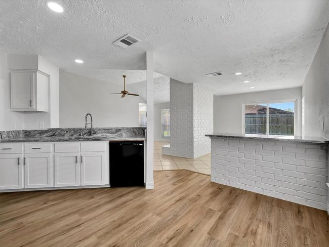 403 Elder Vista Dr, House other with 3 bedrooms, 2 bathrooms and 2 parking in Webster TX | Image 24