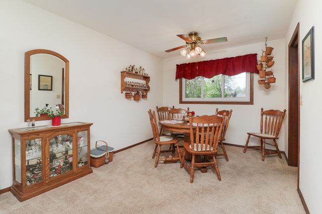 34 Pembrook Cir, House other with 3 bedrooms, 2 bathrooms and 2 parking in Bloomington IL | Image 9