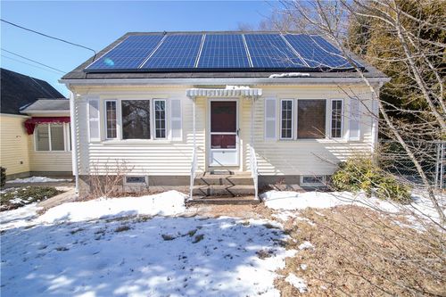10 Howard St, Bradford, RI, 02808-1718 | Card Image
