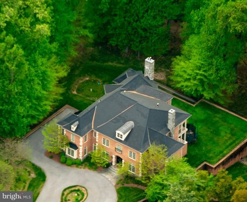 7020 Mountain Gate Dr, BETHESDA, MD, 20817-3913 | Card Image