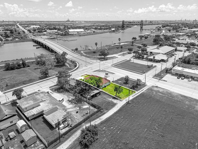 1107 W 2 Nd St, House other with 3 bedrooms, 2 bathrooms and 2 parking in Freeport TX | Image 10