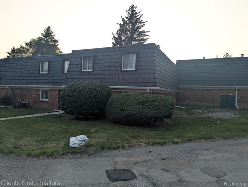 apt-2-1850 Colonial Village Way, Waterford, MI, 48328-1947 | Card Image