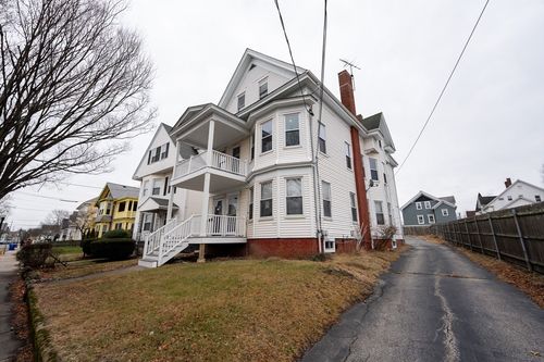 23 Spring St, Pawtucket, RI, 02860-3018 | Card Image
