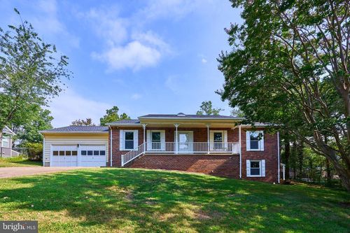 8332 Hilltop Ave, VIENNA, VA, 22182-5136 | Card Image