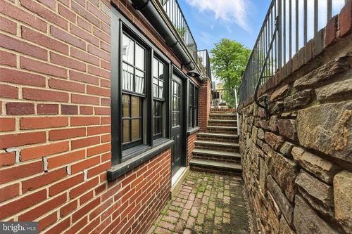 135 E State St, KENNETT SQUARE, PA, 19348-3109 | Card Image