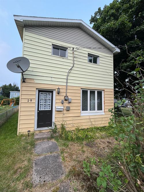 19 Brook St, North Sydney, NS, B2A2J2 | Card Image