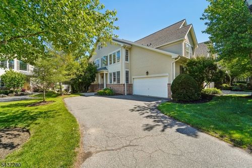 76 Schindler Way, Fairfield, NJ, 07004-2139 | Card Image