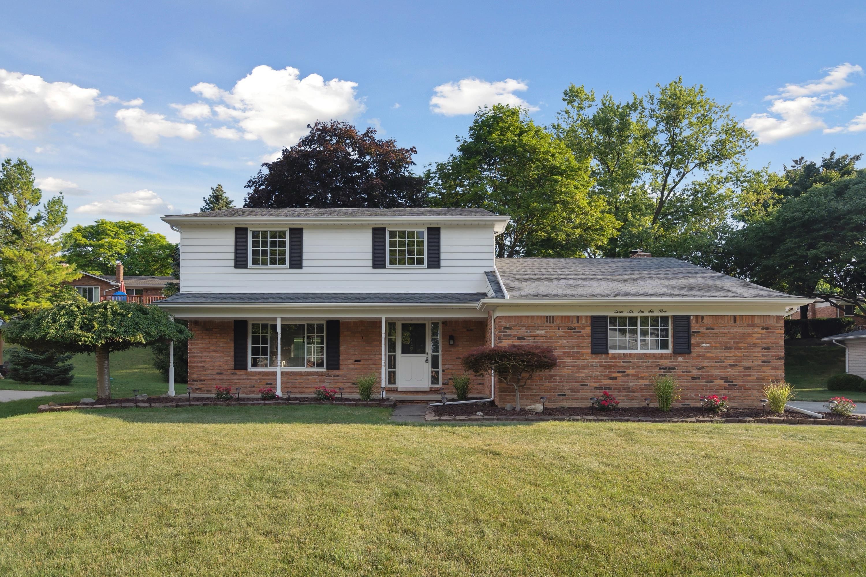 Saxony Rd, Farmington, MI 48335