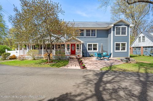 8 Oak Dr, New Windsor, NY, 12553-5818 | Card Image