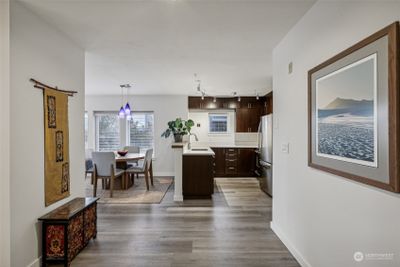 410 - 2440 Western Avenue, Condo with 2 bedrooms, 2 bathrooms and 1 parking in Seattle WA | Image 3