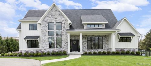 8439 Holcomb Rd, Clarkston, MI, 48348-4319 | Card Image