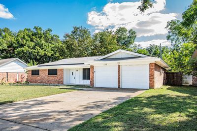 116 W Lavender Lane, House other with 3 bedrooms, 2 bathrooms and null parking in Arlington TX | Image 2