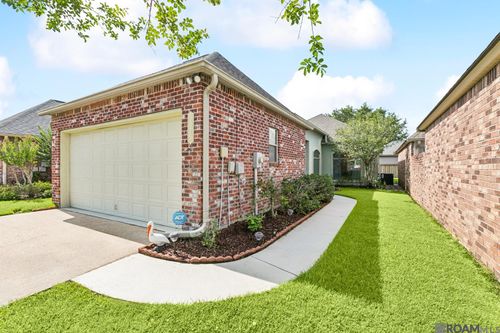 5475 Courtyard Dr, Gonzales, LA, 70737-8551 | Card Image