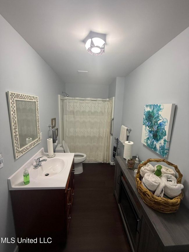 bathroom | Image 16