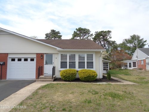 5 B Mohawk Ct, Whiting, NJ, 08759-6326 | Card Image
