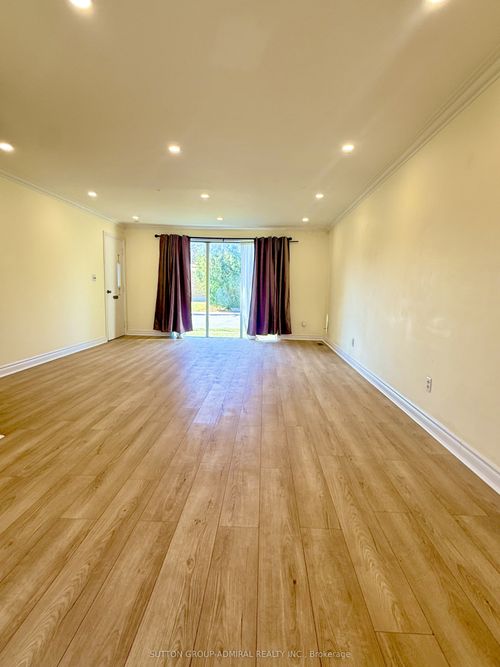 a-61 Parkside Dr, Newmarket, ON, L3Y4R7 | Card Image