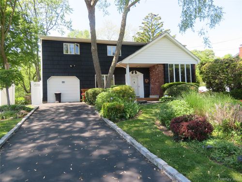 440 Spangle Dr, Babylon, NY, 11703-3710 | Card Image