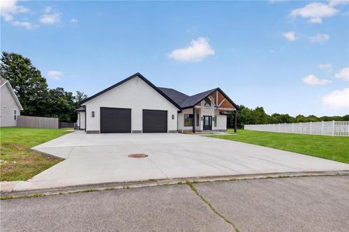 123 Vals Ln, Frontenac, KS, 66763-4013 | Card Image