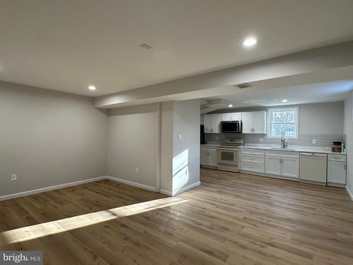 6731 Crest Pl, Falls Church, VA, 22046-2301 | Card Image