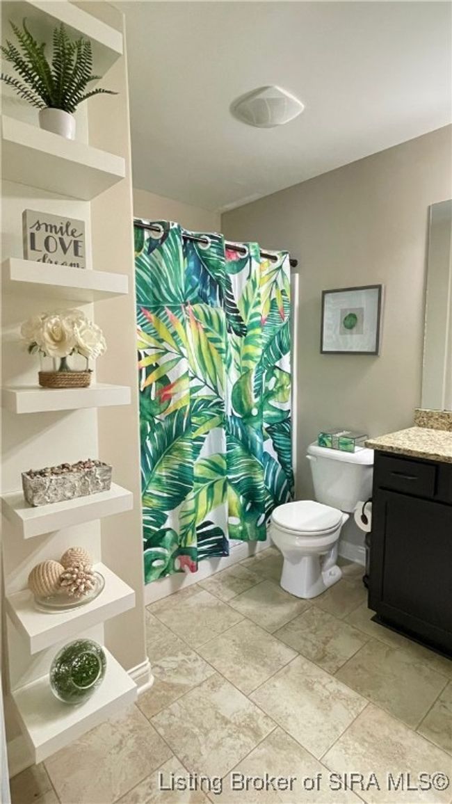 Hall Bath w/Decorative shelving | Image 26