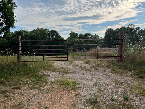1717 Grassy Rd, Marshall, AR, 72650-8983 | Card Image