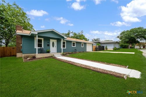 385 W Faust St, New Braunfels, TX, 78130-4723 | Card Image