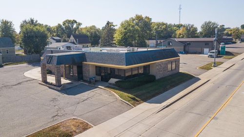 516 E Bridge St, Redwood Falls, MN, 56283-1168 | Card Image