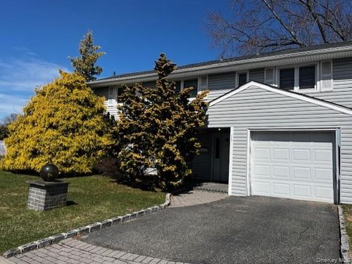 15 Elaine Pl, Plainview, NY, 11803-3954 | Card Image