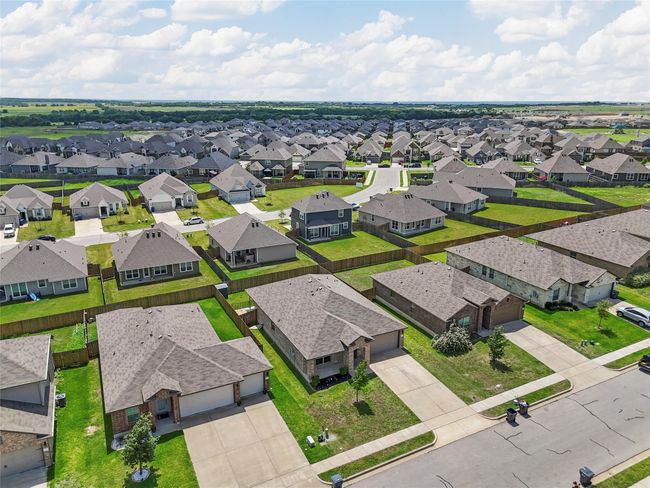 Aerial perspective of suburban area | Image 38