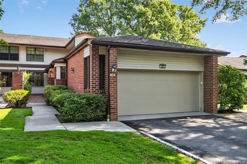39 Bluebird Hill Ct, Manhasset, NY, 11030-4021 | Card Image