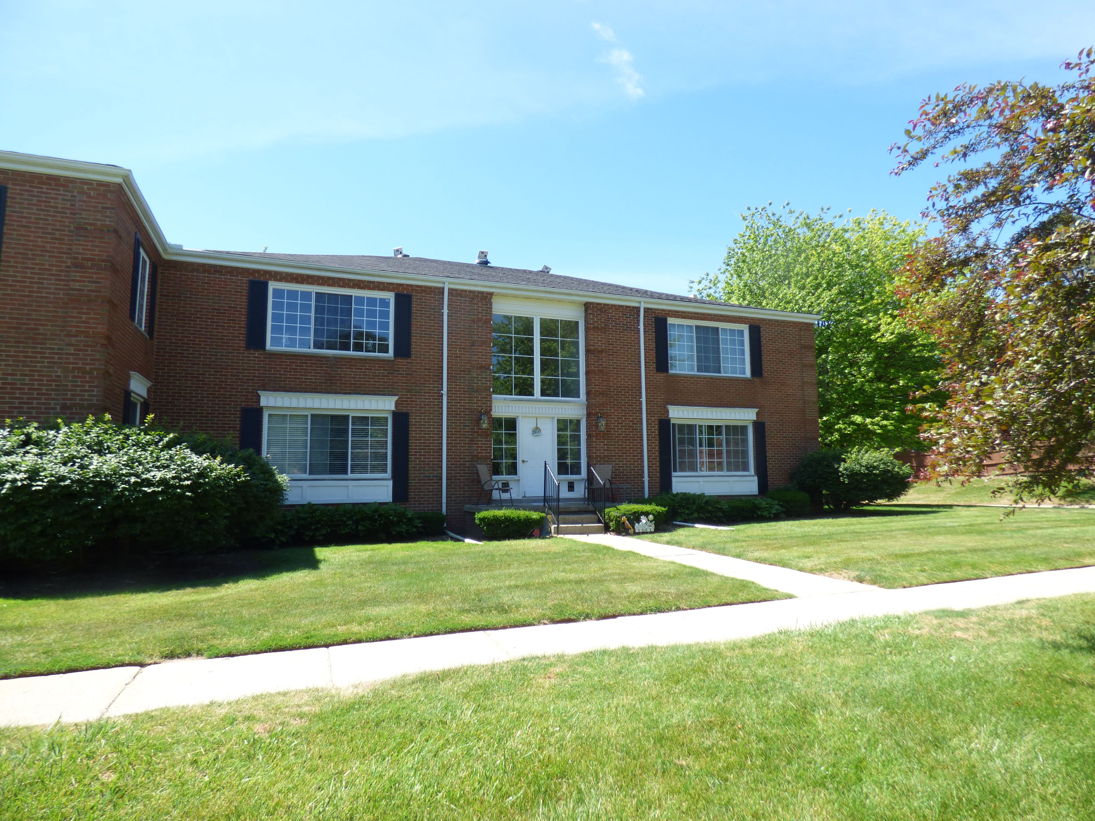 Fox Hills Dr, Bloomfield Hills, MI 48304