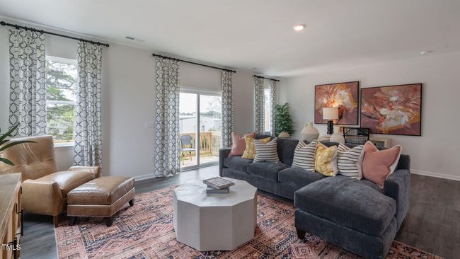 Living Area | Image 6