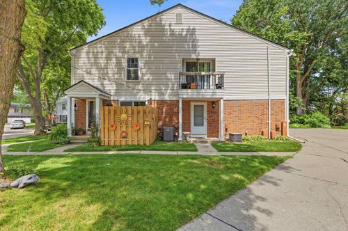 24746 Meadow Creek Drive, Harrison Charter Township, MI, 48045 | Card Image