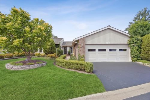 98 Briarwood Cir, Oak Brook, IL, 60523-8711 | Card Image