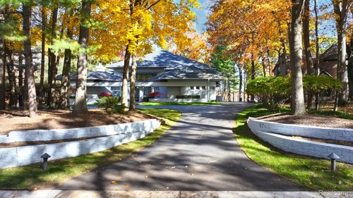 1744 Heron Ridge Dr, Bloomfield Hills, MI, 48302-0723 | Card Image