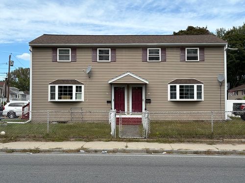 61-61 Pelham St, Methuen, MA, 01844 | Card Image