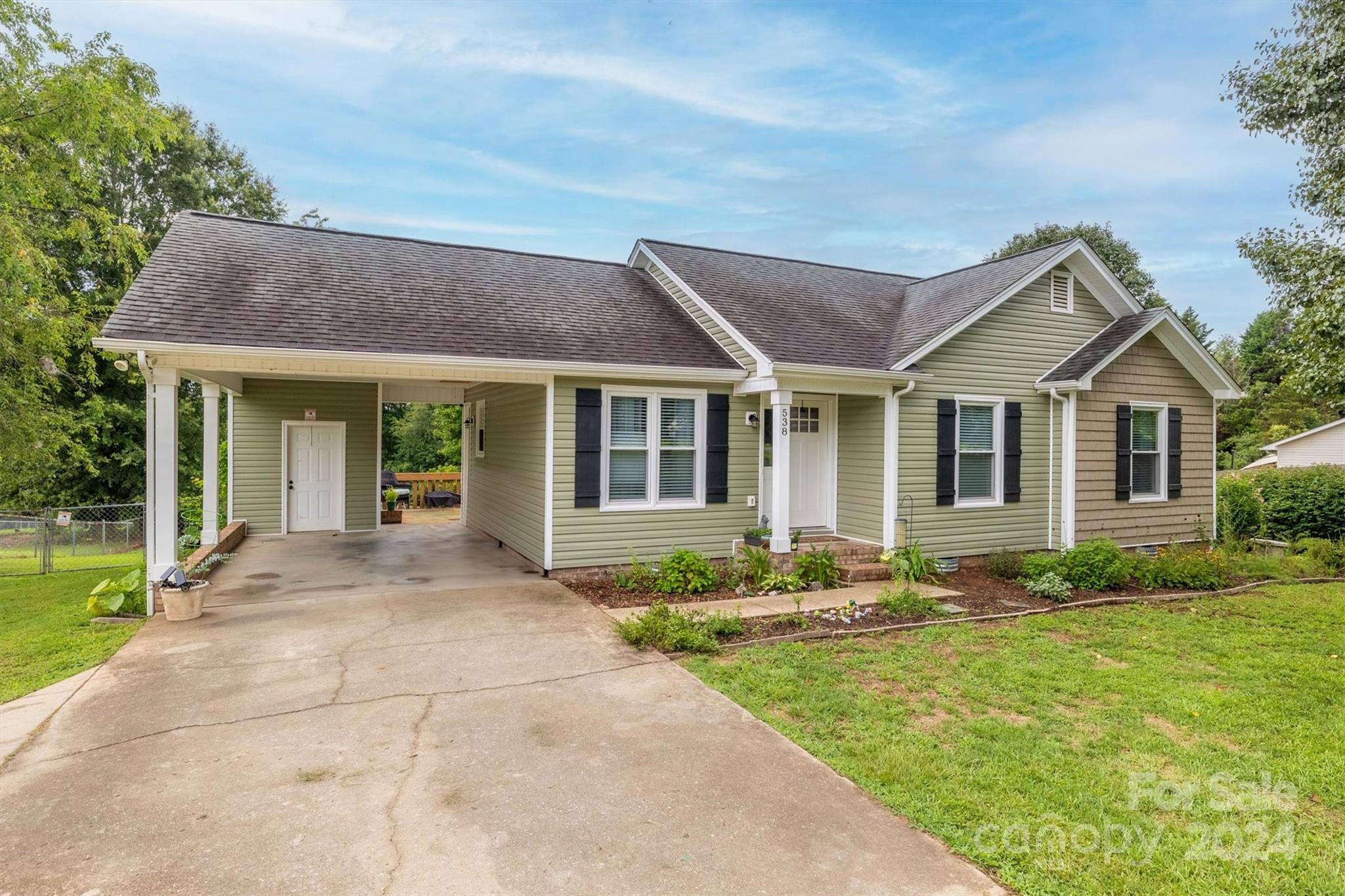 Heritage Farm Rd, Hickory, NC 28601