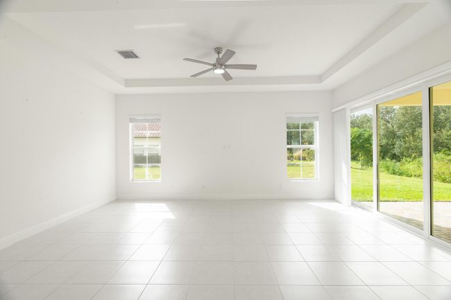 139 Se Via Bisento, House other with 3 bedrooms, 2 bathrooms and null parking in Port St. Lucie FL | Image 9