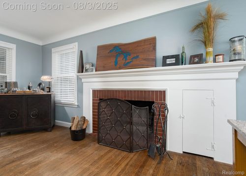 27714 California Dr Ne, Lathrup Village, MI, 48076-3577 | Card Image