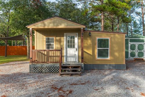 195 Passion Flower St, Defuniak Springs, FL, 32433-8832 | Card Image