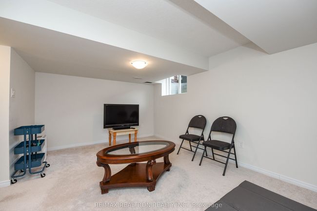 490 Queen Mary Dr, House attached with 3 bedrooms, 3 bathrooms and 1 parking in Brampton ON | Image 9