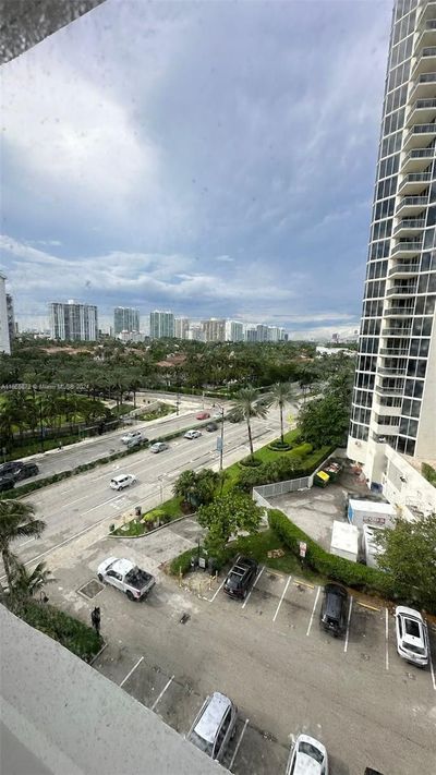 628 - 19201 Collins Ave, Condo with 0 bedrooms, 1 bathrooms and null parking in Sunny Isles Beach FL | Image 2